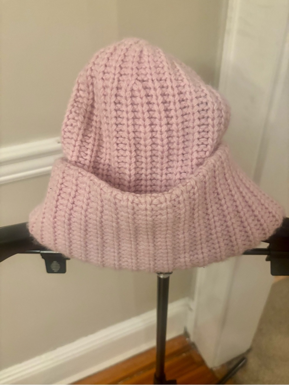 Aritzia Women’s Light Pink Knit Beanie